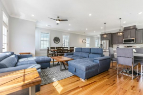 Spacious 5BR Urban Retreat w Balcony & Pool